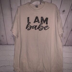 Gildan Cream 'I AM babe' Graphic Tee